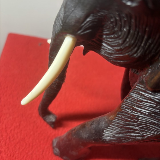 Image 1 of Handgesneden houten Olifantenbeeltje 