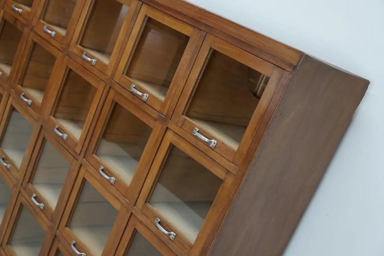 Image 1 of Großer, antiker deutscher Kurzwarenschrank/Vitrinenschrank aus Buchenholz, 1950er Jahre