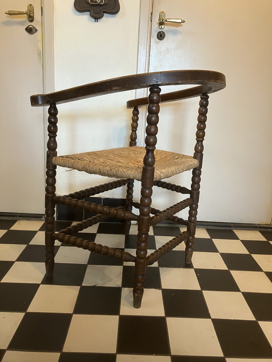 Image 1 of Sedia antica del 1920 con gambe tornite