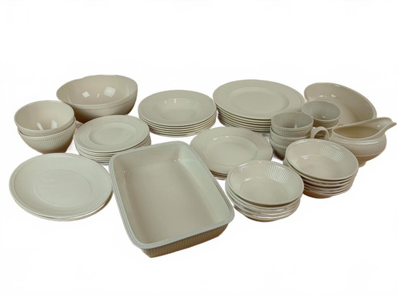 Image 1 of Magnifique service de table Wedgwood Windsor de 51 pièces
