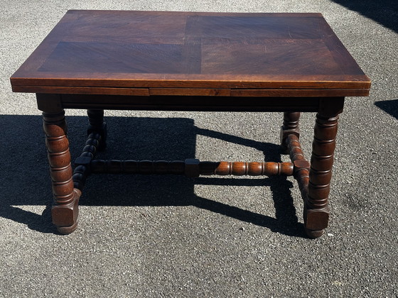Image 1 of Table en chêne massif à rallonges, pieds tournés XIX e siècle 