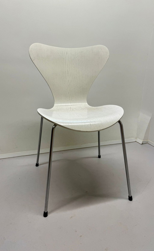 Set of 4 Fritz Hansen Series 7 chairs – Arne Jacobsen – white (2005)