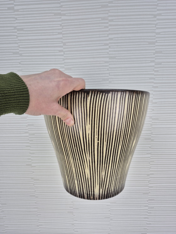 Image 1 of Pot de fleurs XXL en céramique des années 1950. Jardinière vintage « Zèbre ».