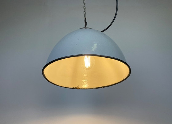 Image 1 of Lampe industrielle en émail gris avec abat-jour en fonte, de la marque Zaos, années 1960