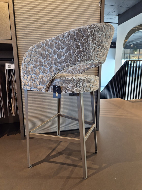 Sgabello da bar Hofstede Raanhuis C-Max in tessuto beige con stampa leopardata e base color champagne - 3 (photo 3 of 7)