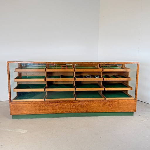 Mostrador de mercería de roble antiguo – SLB Stuttgart