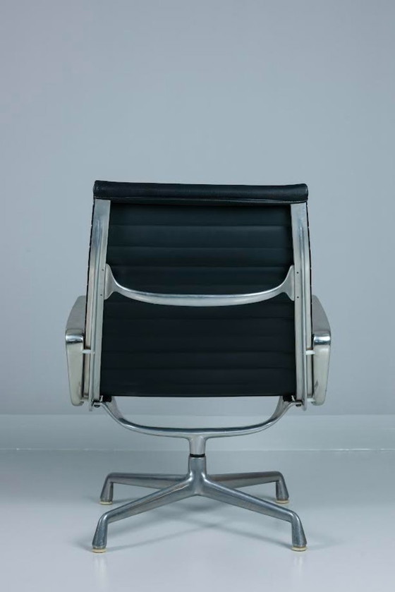 Image 1 of Eames fauteuil