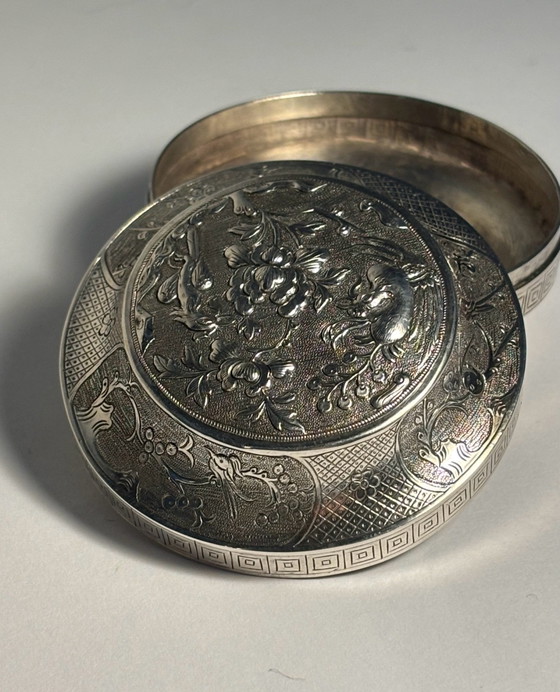 Chiseled and Repoussé Silver Pill Jewelry Box 19th Century Asia, Decorative Objects (photo 6 of 13)