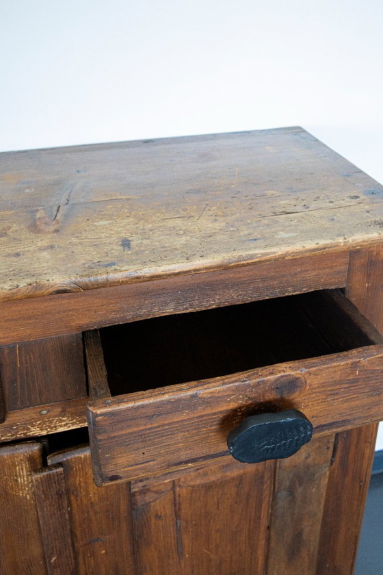 Image 1 of 19e - eeuwse boerenkast – massief grenen