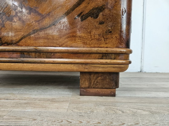 Image 1 of Art Decò Display Cabinet in Walnut Burl