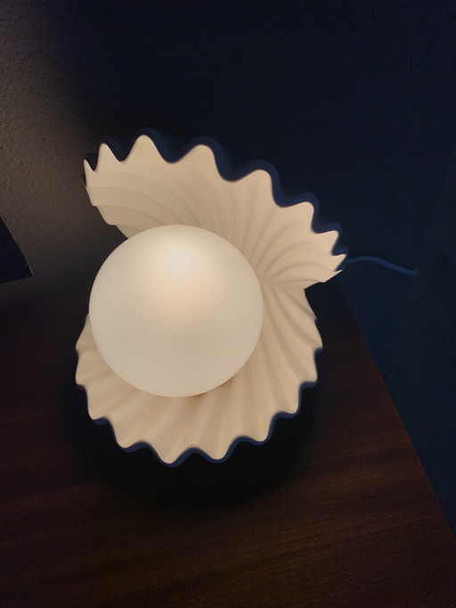 Lampada vintage a forma di ostrica con perla