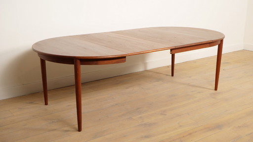 Vintage round dining table | extendable | teak