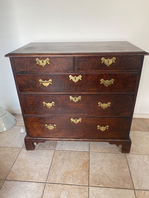 Cómoda antigua inglesa