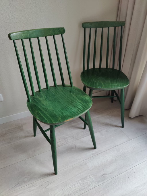 Zwei grüne Lattenstühle - hergestellt von Tacke K. G.