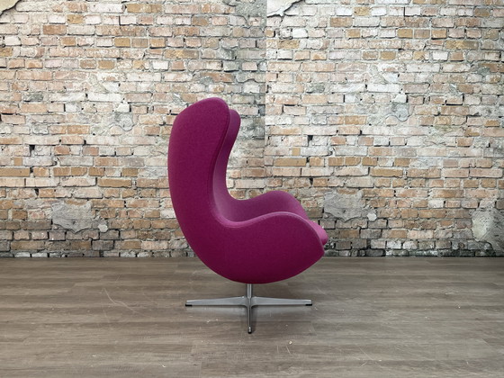 Image 1 of Fritz Hansen Egg Chair fuchsia
