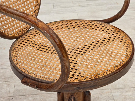 Années 1950, fauteuil pivotant, bois courbé, tissu d'ameublement en maille. – Chaises pivotantes, Metal (photo 5 of 15)