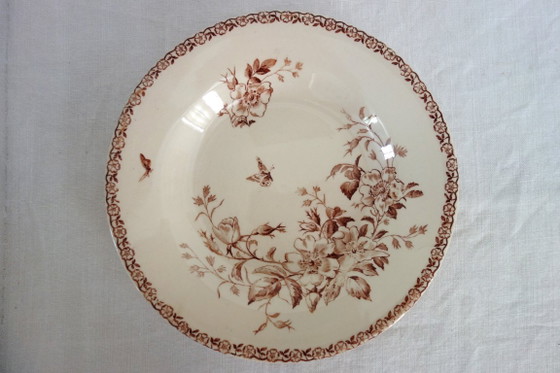 Image 1 of 11 assiettes creuses Terre De Fer Gien modèle Mai vers 1900
