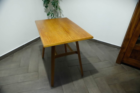 Image 1 of Mesa retro estilo Bruselas con estante tejido rojo – Dřevopodnik Holešov