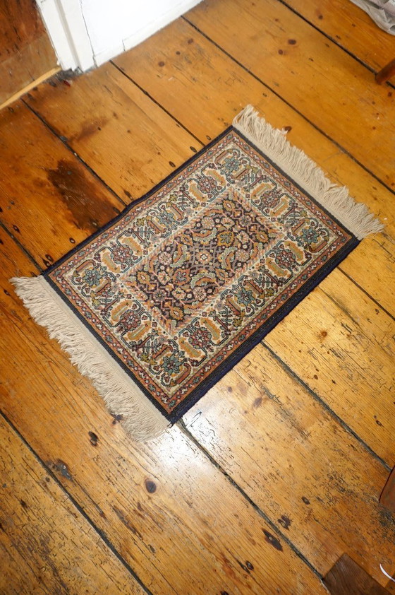 Image 1 of Vintage wollen vloerkleed * blauw veelkleurig klein tapijt * bloemen oosterse stijl * entree vloerkleed