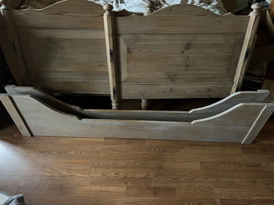 Image 1 of Antikes Kinderbett aus Massivholz