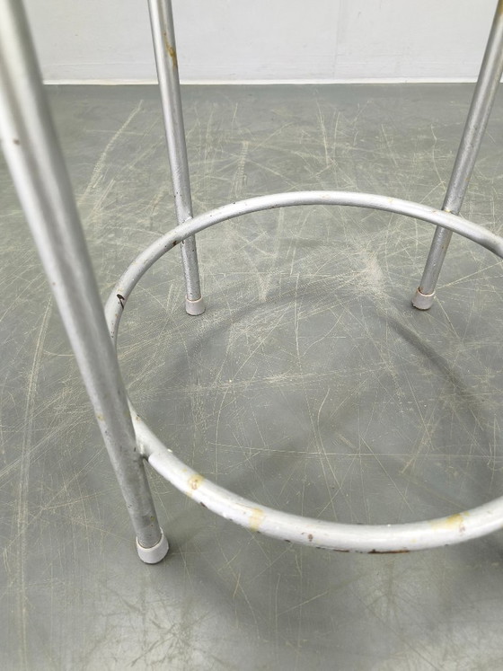 Image 1 of Taburete industrial alemán de los años 50 con asiento de madera contrachapada.