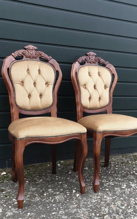 Image 1 of 4 Chesterfield-Esszimmerstühle im Barockstil