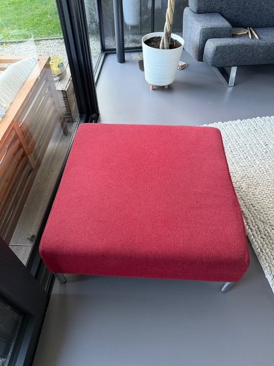 Poggiapiedi Harvink, tessuto rosso, Poggiapiedi e pouf, Tessile, Metallo (foto 4 di 7)