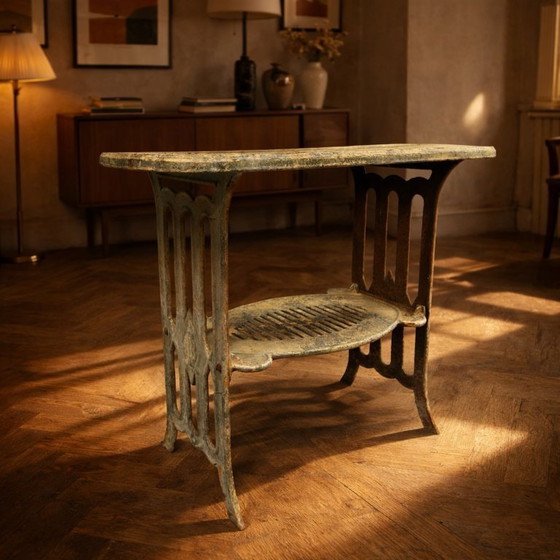 Image 1 of Vintage metalen tafel met geïntegreerd openingsmechanisme en onderste plank.