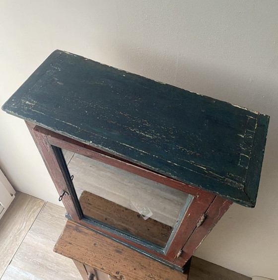 Image 1 of Wandschrank mit Glasfront im Stil eines Kuriositätenkabinetts