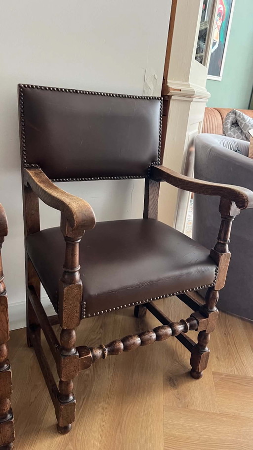 Eikenhouten Stoelen met Antieke Lederen Bekleding