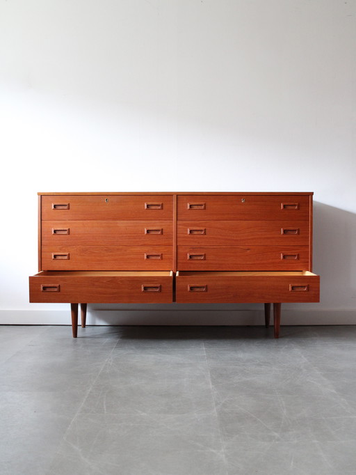Vintage Danish chest of drawers/dresser in teak by Hundevad