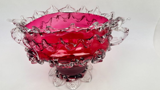 Image 1 of Grande centrotavola in vetro rosso rubino e cristallo applicato, decorato con maschere, XX secolo