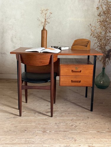 Vintage modernist teak Desk – Metal (photo 9 of 20)