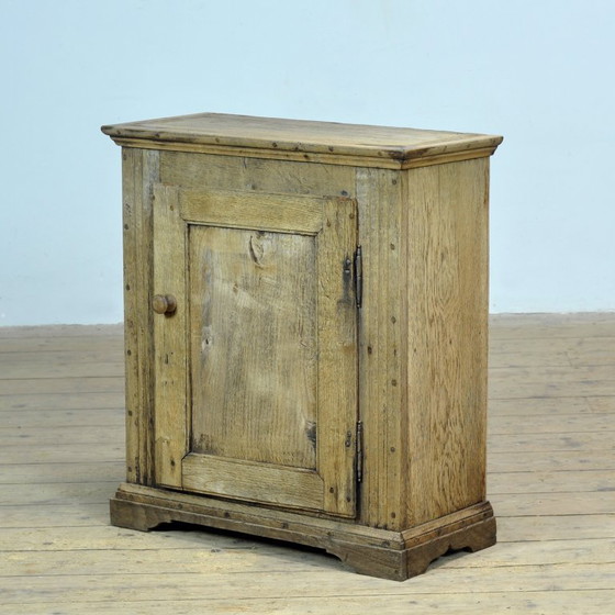 Image 1 of Petit meuble en chêne, vers 1820