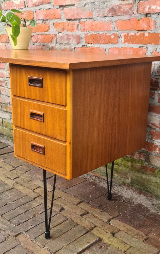 Bureau design vintage. Années 1960. Pieds en épingle à cheveux.
