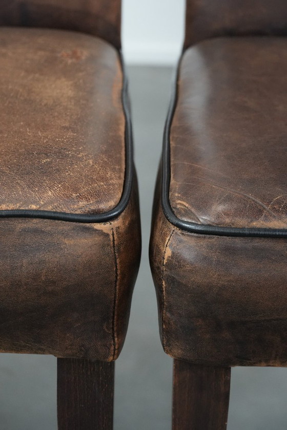 Image 1 of 8 x Tijdloze vintage schapenleren eetkamerstoel met karakter
