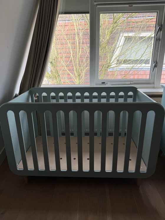 Image 1 of Lit et commode pour bébé