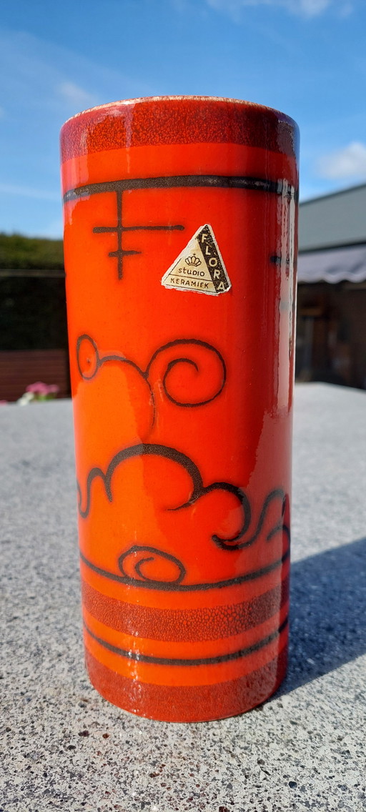 Flora Gouda Holland vase, Tokyo decor, no. 933