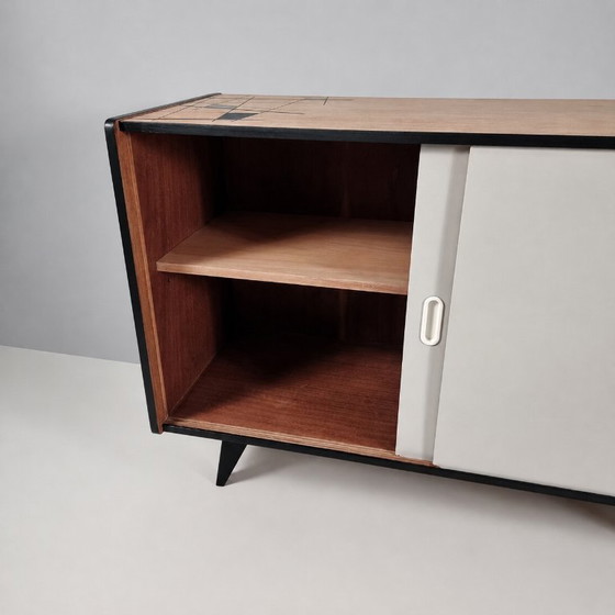 Vintage White Commode in Oak, 1960s – Sideboard, Wood (photo 7 of 8)