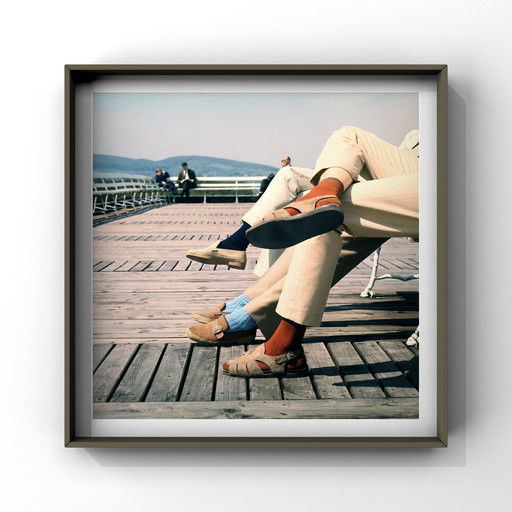 1 paio di scarpe Mid Century nel mazzo, 1973 | Colori anni '70 minimalisti