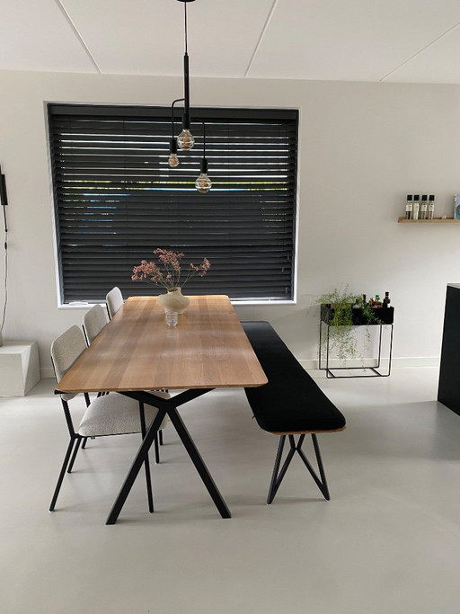 Mesa de comedor Studio Henk y 3 sillas Co Chair