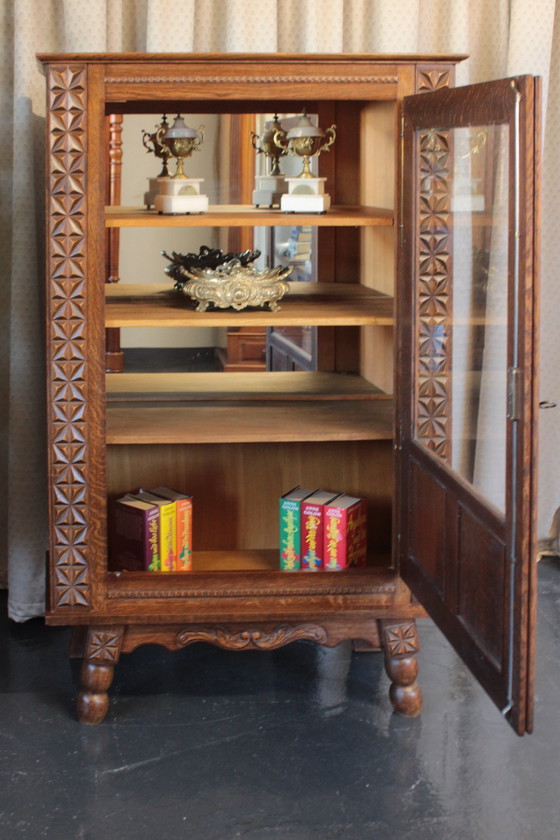 Image 1 of Display cabinet with mirrored back panel