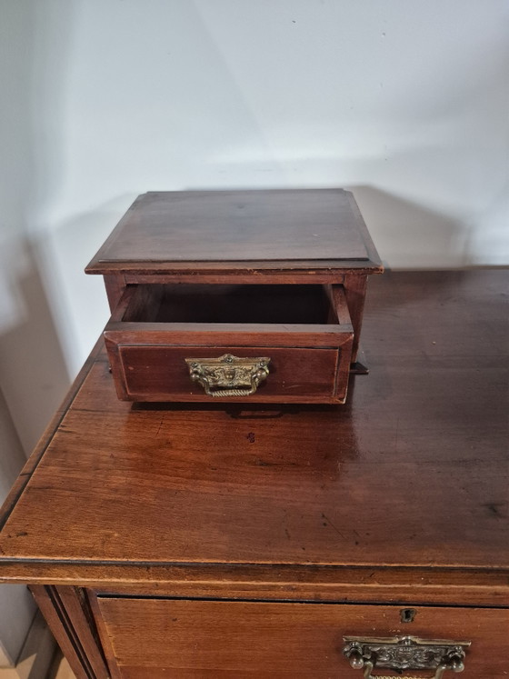 Cómoda antigua inglesa de caoba estilo georgiano con armarios superiores originales – Circa 1780 – Wood (photo 6 of 10)