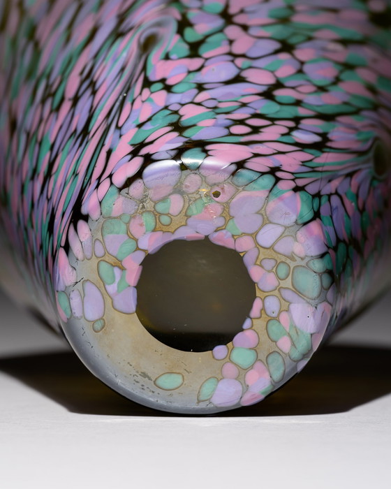 Image 1 of Österreichische Jugendstilvase aus irisierendem Kunstglas, mehrfarbiges Federdekor, 1900-1910