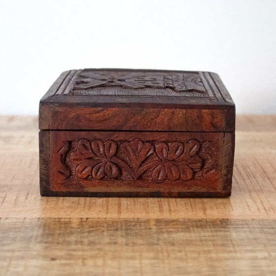 Scatola in Legno Vintage Intagliata a Mano con Decorazione a Mulino a Vento – Oggetti decorativi, Wood (photo 3 of 10)