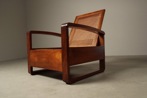 Image 1 of Sillón de salón de teca de estilo arquitectónico de mediados de siglo con asiento de mimbre, década de 1950.