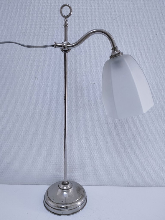 Image 1 of Lámpara Art Déco, metal cromado, cristal opalino.