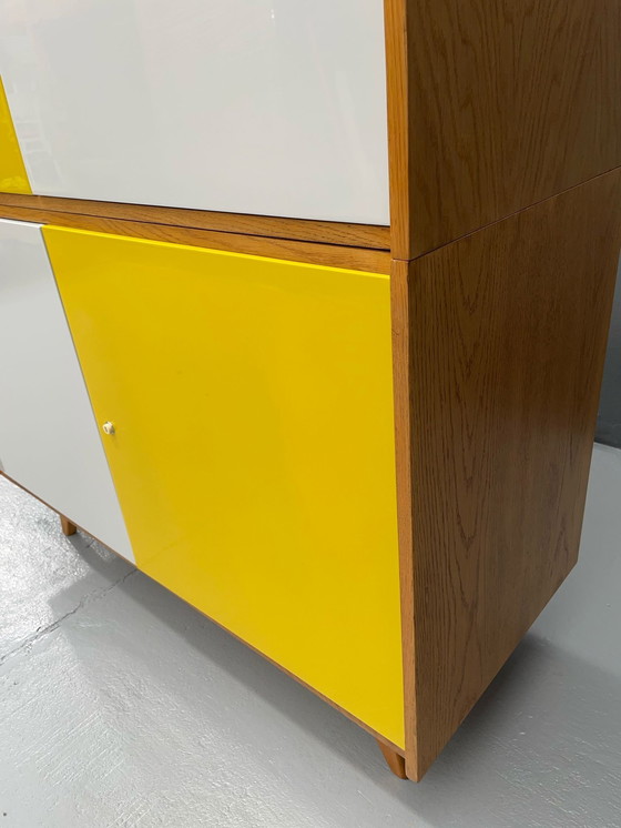 Image 1 of Armoire U-450 en placage de chêne, variante jaune et blanche, Jiří Jiroutek pour Interiér Praha, années 1960