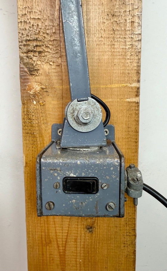 Image 1 of Industriële grijze verstelbare wandlamp van Memlite, jaren 60