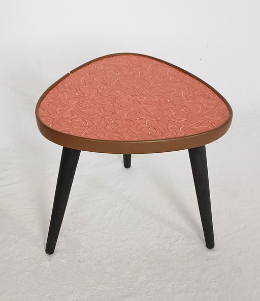 Vintage plant table with boomerang motif